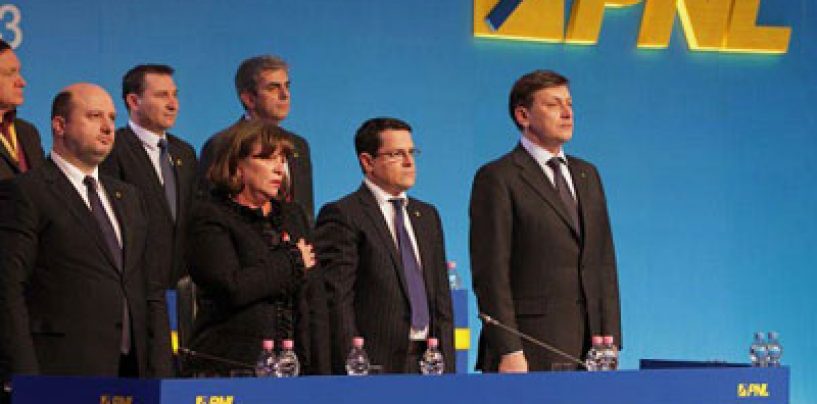 Toata conducerea PNL a demisionat in bloc. In iulie, un nou presedinte