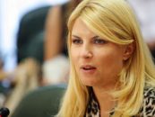 Elena Udrea susține că este urmărită de oamenii lui Dan Voiculescu si ameninta ca va depune plangere penala