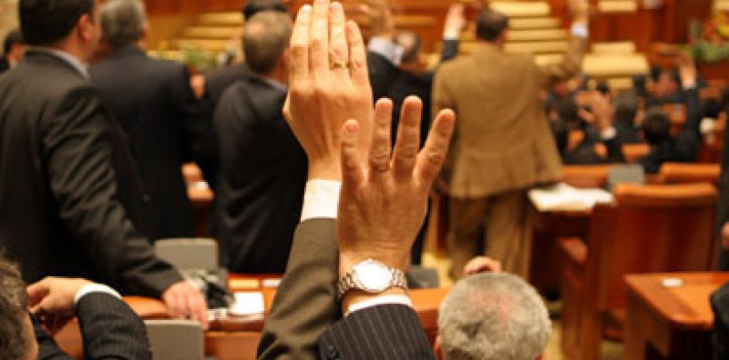 Parlamentul a votat pentru demisia lui Traian Basescu. PDL si PMP au boicotat sedinta