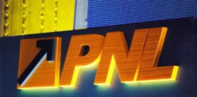 Scandal in PNL. Doi candidati pentru prezidentiale: Johannis si Antonescu