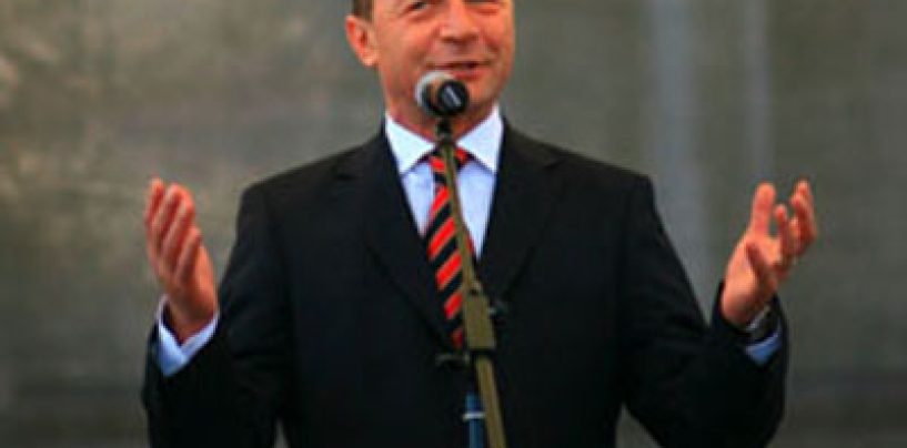 Traian Basescu retrimite in Parlament legea prin care medicul nu mai este functionar public
