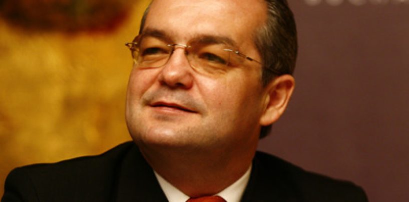 Emil Boc: Monica Macovei mai mult incurca decat ajuta dreapta