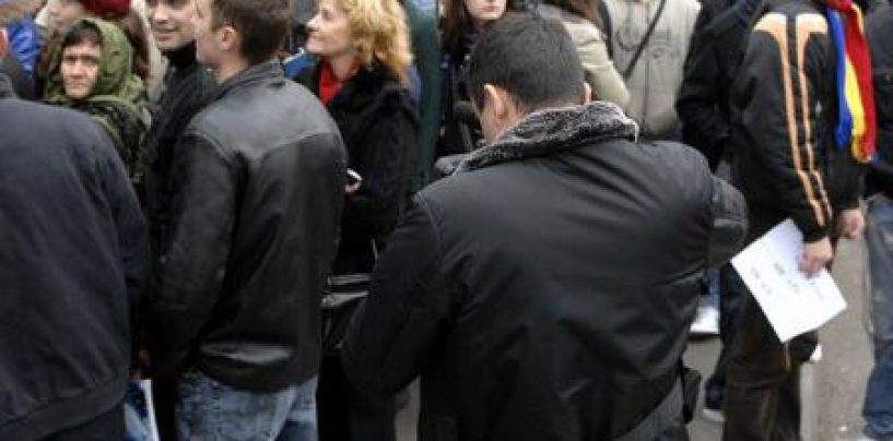 Vot masiv in Republica Moldova. Cozi la sectiile de votare de la 6 dimineata