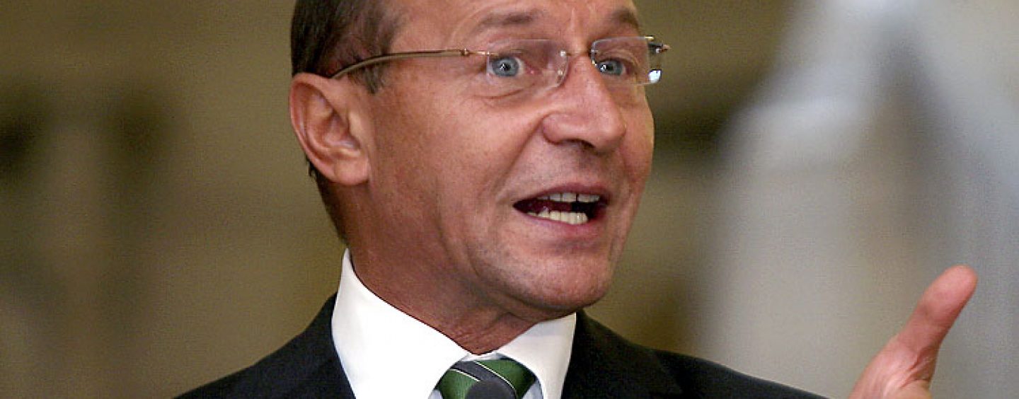 Traian Basescu: Victor Ponta sa-si asume un Guvern din care el sa nu faca parte. A devenit un bolovan de piciorul Romaniei