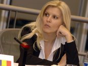 Update: Elena Udrea, saltata de procurorii DNA. Ea este audiata in dosarul Microsoft. Este pusa sub acuzare pentru spalare de bani si fals in acte