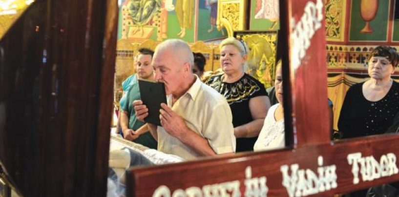 Cum si-a manifestat Klaus Iohannis respectul fata de ceremonia de inmormantare a lui Vadim Tudor