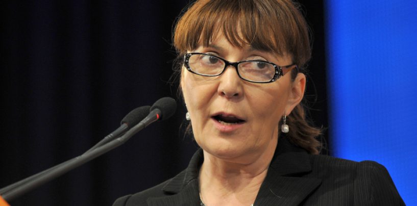 Monica Macovei: Chiar nu putem accepta 6300 de refugiati? Primim bani pentru ei. E rusinos!