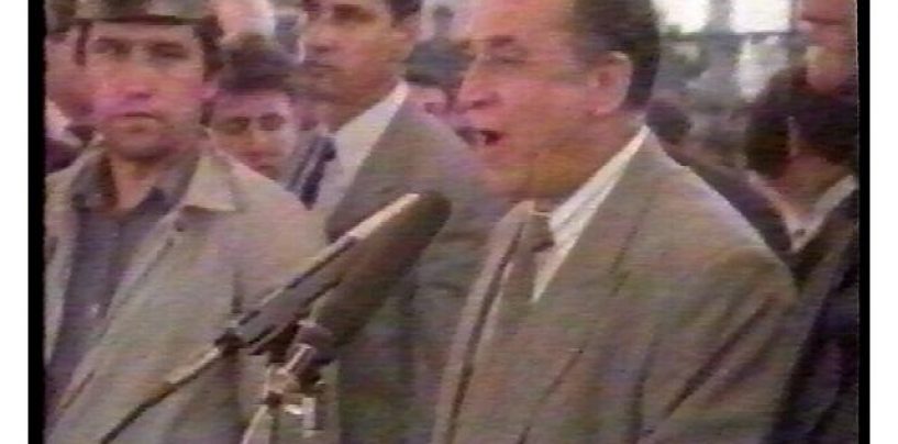 Ion Iliescu, pus sub acuzare pentru crime impotriva umanitatii in dosarul Mineriada 13-15 iunie 1990. Suspect este si Virgil Magureanu