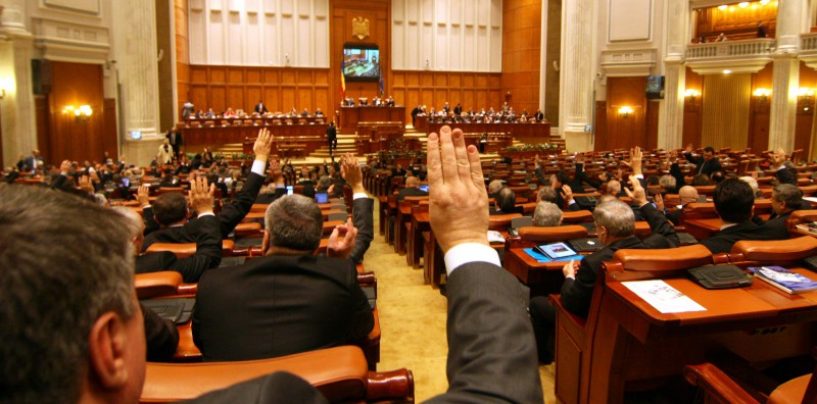 Parlamentarii PNL intra in greva japoneza. Ei vor purta banderole albe pe brat