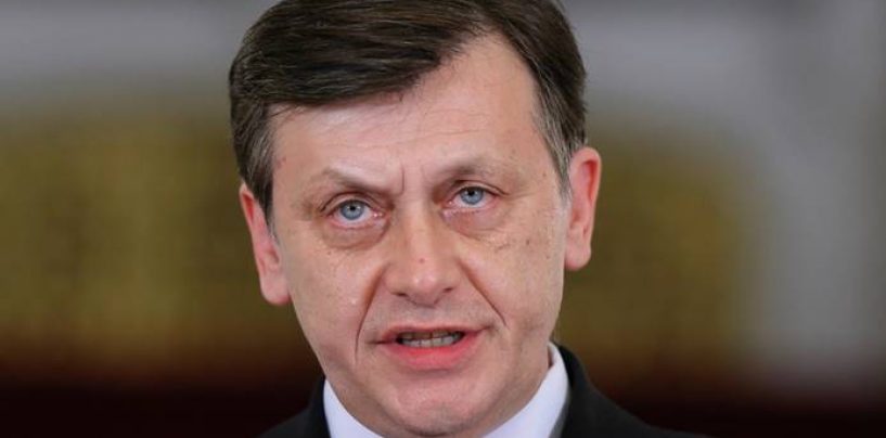 Crin Antonescu: PNL e pe nicaieri. Nici pe strada, nici  la putere, nici in opozitie. Nu are identitate, nu are lideri
