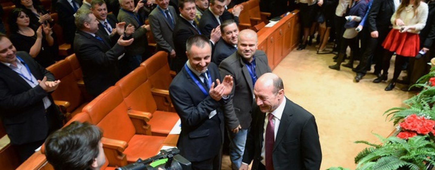 Procurorii au redeschis dosarul “demisia in cinci minute” impotriva lui Traian Basescu