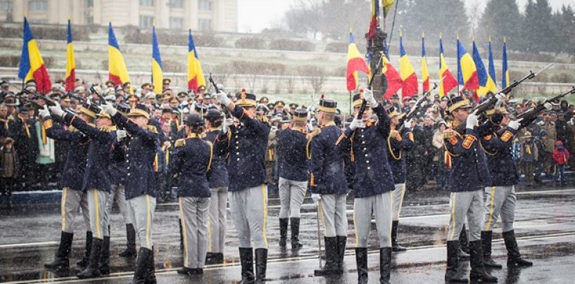 Ziua Nationala a Romaniei. Parada militara de toata frumusetea In Piata Constitutiei