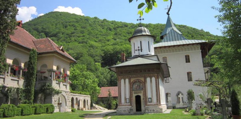 Doi călugări care au vieţuit la Mănăstirea Turnu, canonizaţi de BOR