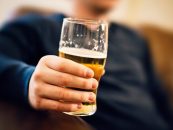 Câtă bere o fi băut? Un politician englez spune că românii sunt ”hoţi şi violatori” şi vrea ieşirea Marii Britanii din UE