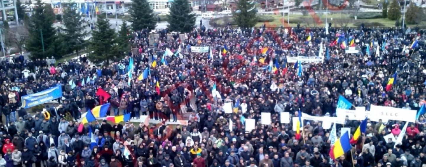 Miting de amploare. Mii de sindicalişti de la Dacia cer urgentarea construcţiei autostrăzii Piteşti-Sibiu