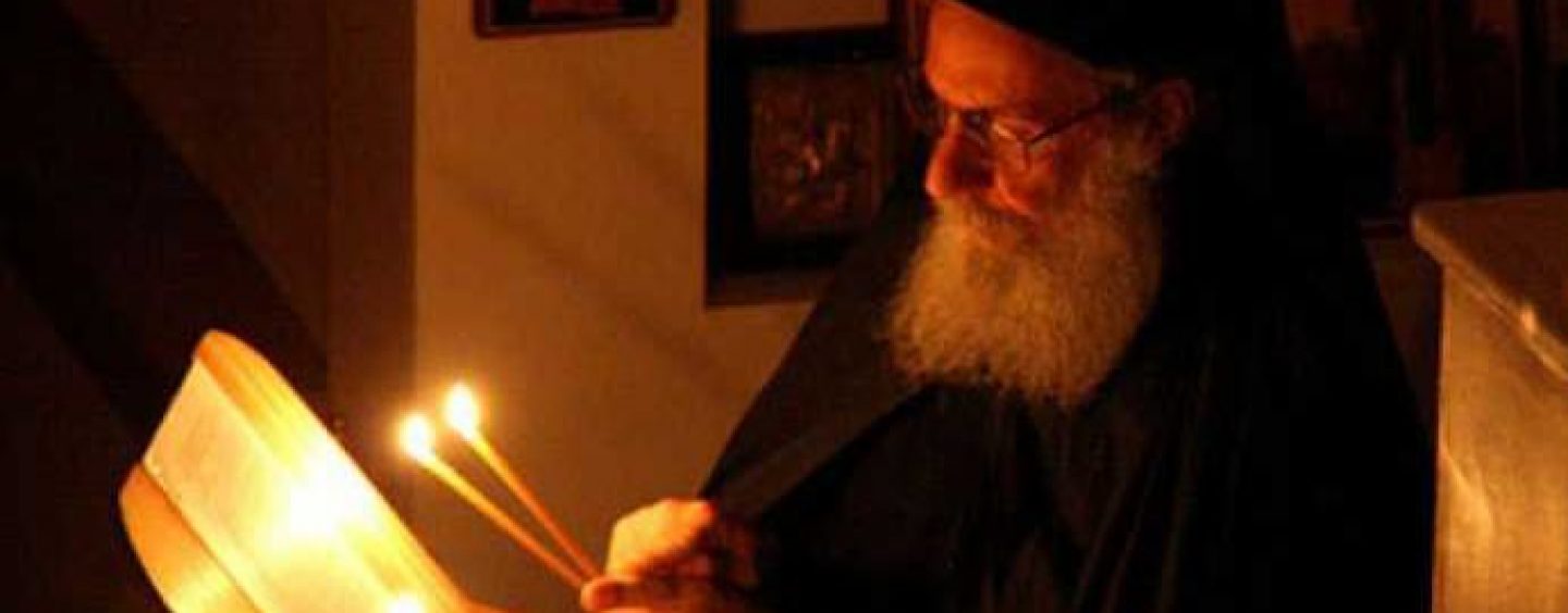 Scrisoare deschisă adresată lui Iohannis de un călugăr: Nu respectaţi credinţa şi valorile acestui neam