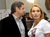 Penibil. Andreea Esca cântă despre smerenie, soţul ei acumulează datorii la ANAF
