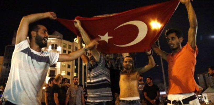 Tentativa de lovitura de stat din Turcia a esuat. Presedintele Erdogan a reluat puterea. Cel putin 90 de morti