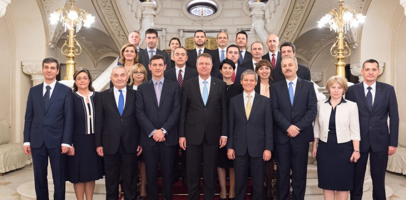 Miniștrii Guvernului Cioloș, curtați, din toate părțile, pentru o candidatură la parlamentare