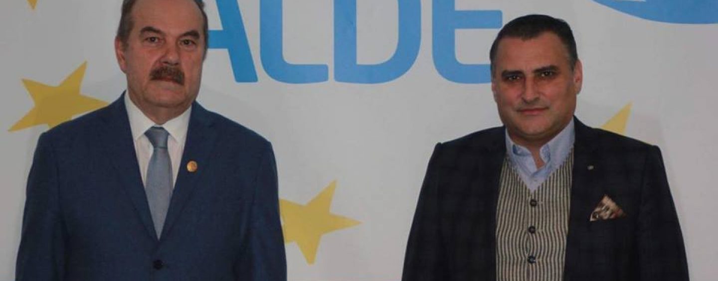 Liderii ALDE Arad au sărbătorit Ziua Națională în mijlocul oamenilor