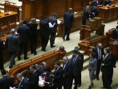 Premierul Sorin Grindeanu, demis din functia de premier. Motiunea de cenzura a trecut cu 241 de voturi “pentru”