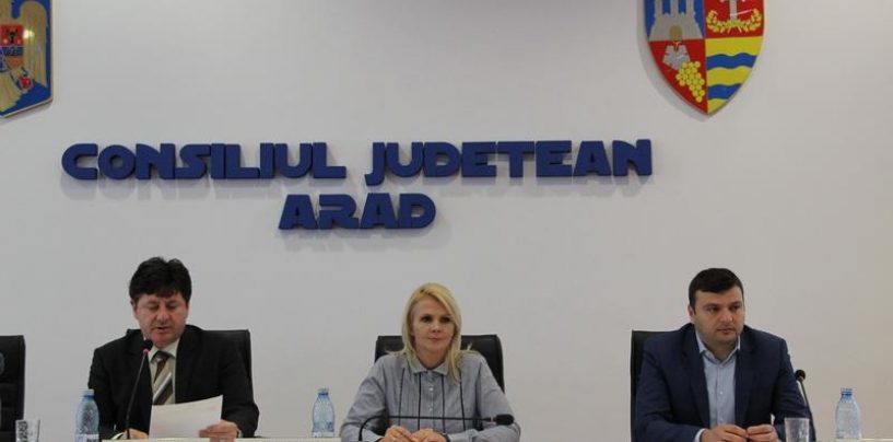 Curat murdar! Șefii CJ Arad se apără în instanță pe banii publici