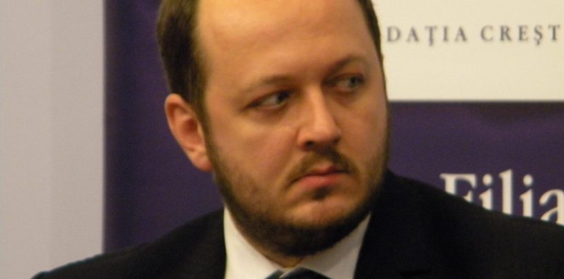 Adrian Papahagi: Jegul cinic de Iohannis se joacă de-a Câțu în plină criză de coronavirus