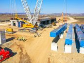 Aici nu există criză! Imagini superbe pe autostrada Sebeș-Turda. Construcția podului de peste Mureș