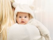 Stiai ca mamicile prefera sa isi imbrace gros bebelusii indiferent de anotimp? Descopera AICI de ce!