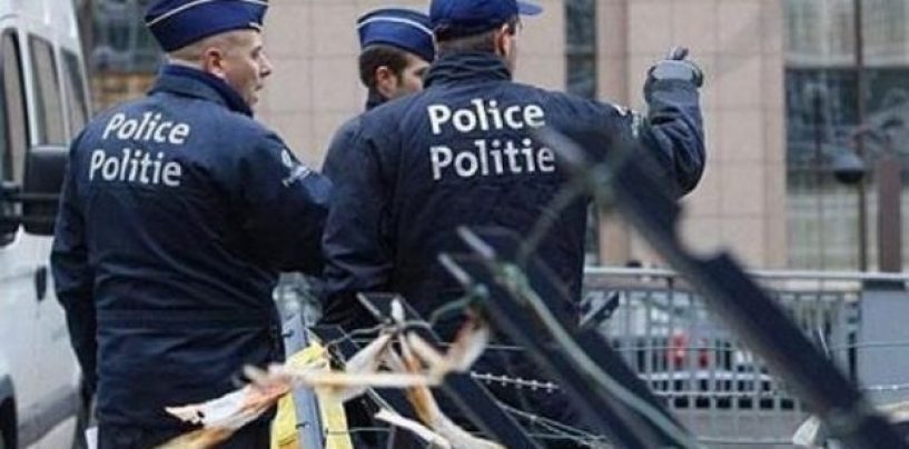 Cum am devenit sclavii UE. Muncitorii români croiesc uniformele poliției din Belgia în condiții mizerabile