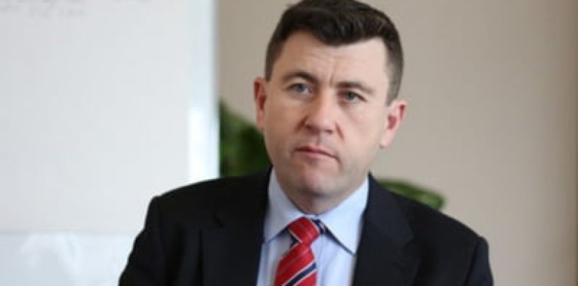 Sfidare, fără precedent! Șeful CJ Harghita închină un pahar de bere pentru dărâmarea crucilor românești
