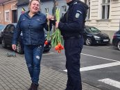 Jandarmii din orașul Lipova, au oferit lalele roșii doamnelor și domnișoarelor de 8 martie