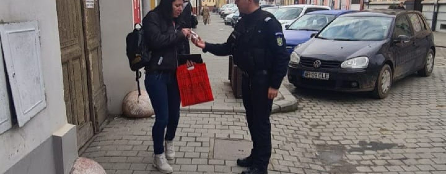 Sancțiunile înlocuite azi de mărțișoare. Norocoasele? Primăvara pleacă azi la Lipova, din „suflet de jandarm”, către toate doamnele și domnișoarele