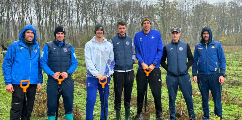Canotorii români au plantat azi 1000 de stejari în „Pădurea Campionilor”