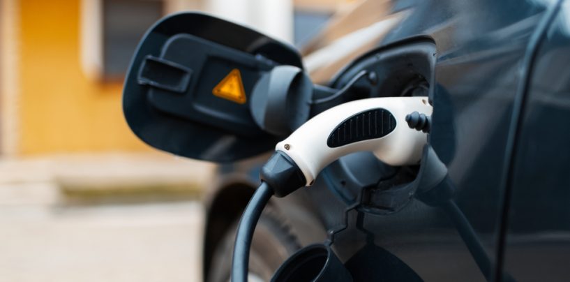 Diferențele dintre o mașină electrică nouă și una rulată: ce să alegi în acest an?